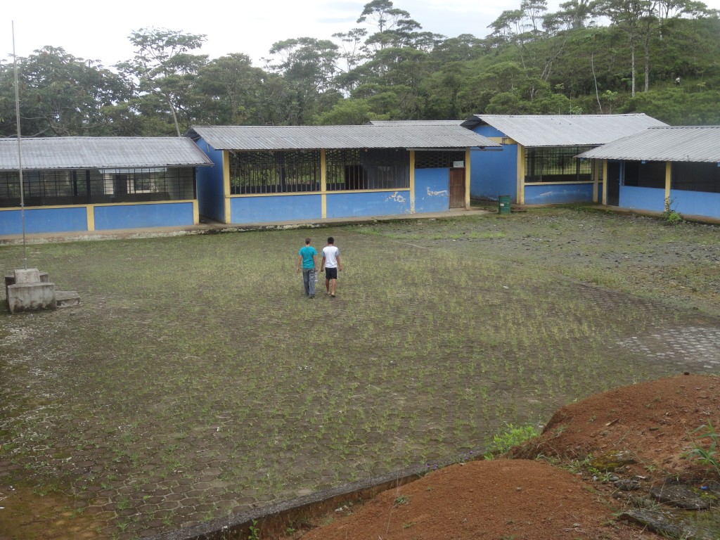 Foto: Colegio - Simón Bolívar (Mushullacta) (Pastaza), Ecuador