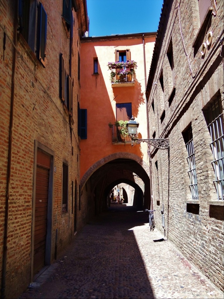 Foto: Via Capo delle Volte - Ferrara (Emilia-Romagna), Italia