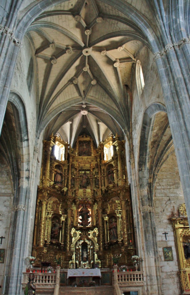 Foto: Colegiata - Santa María del Campo (Burgos), España