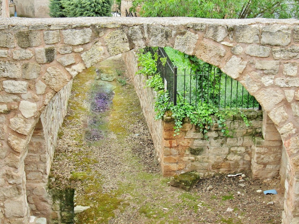 Foto: Subsuelo de la colegiata - Santa María del Campo (Burgos), España