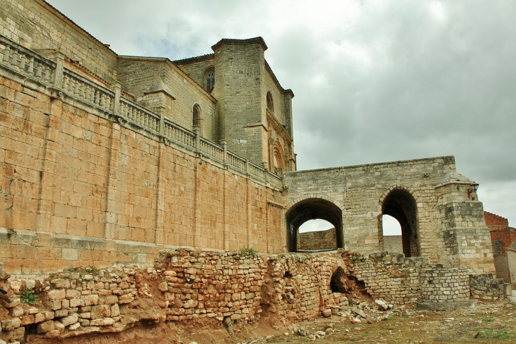 Foto: Colegiata - Santa María del Campo (Burgos), España