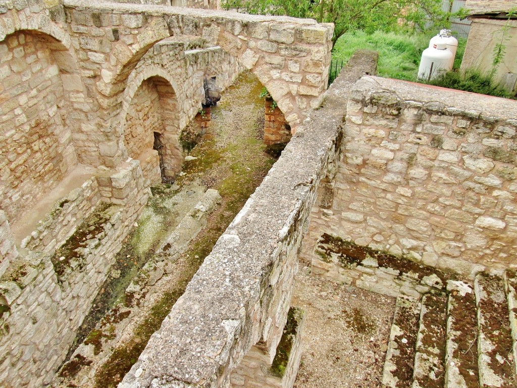 Foto: Subsuelo de la colegiata - Santa María del Campo (Burgos), España