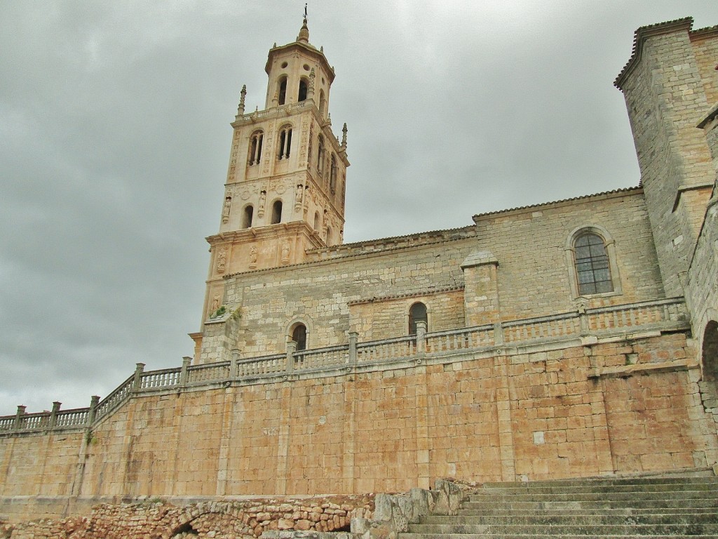 Foto: Colegiata - Santa María del Campo (Burgos), España