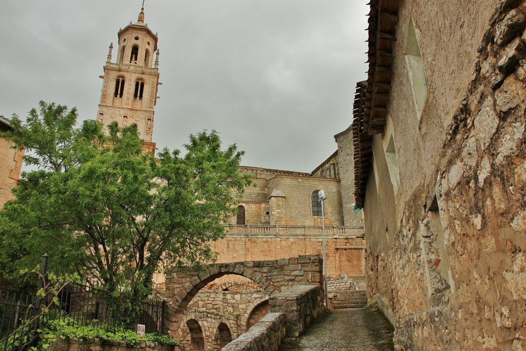 Foto: Subsuelo de la colegiata - Santa María del Campo (Burgos), España