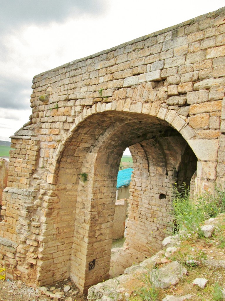 Foto: Subsuelo de la colegiata - Santa María del Campo (Burgos), España