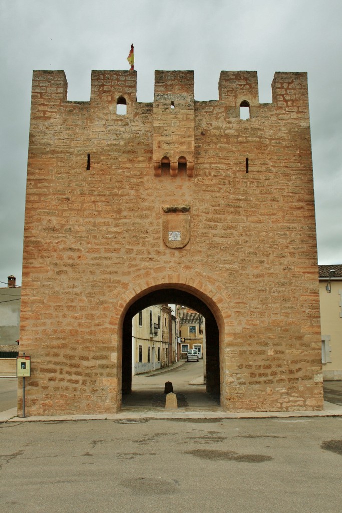 Foto: Puerta de la muralla - Santa María del Campo (Burgos), España