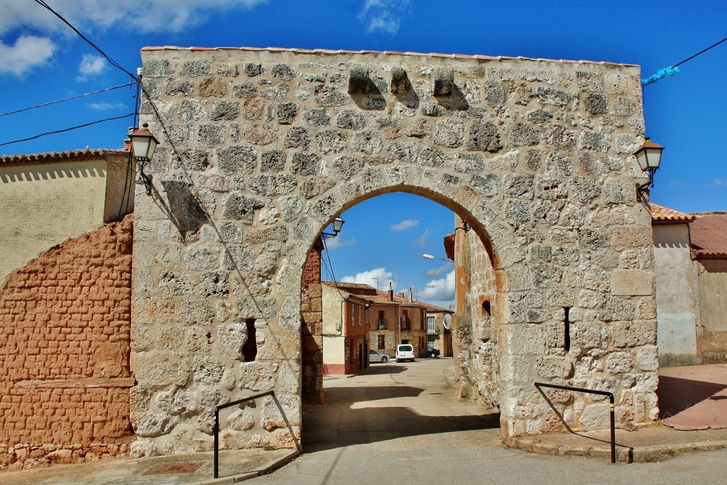 Foto: Puerta de la muralla - Villahoz (Burgos), España