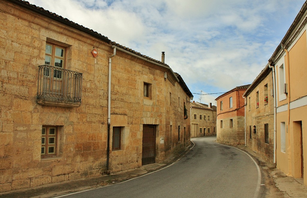 Foto: Vista del pueblo - Sasamón (Burgos), España