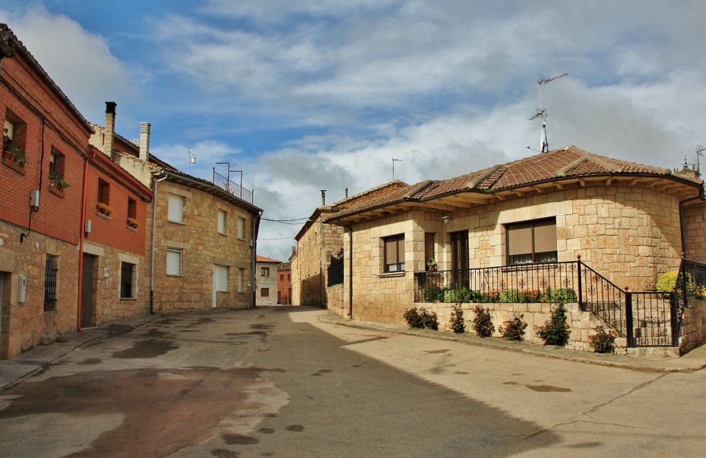 Foto: Vista del pueblo - Sasamón (Burgos), España