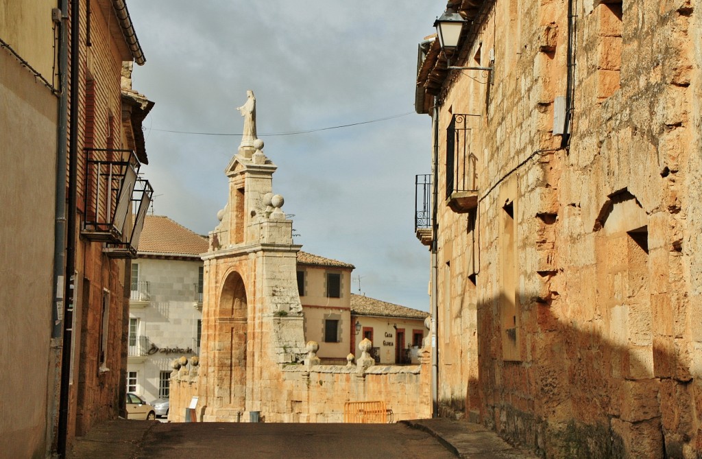 Foto: Vista del pueblo - Sasamón (Burgos), España