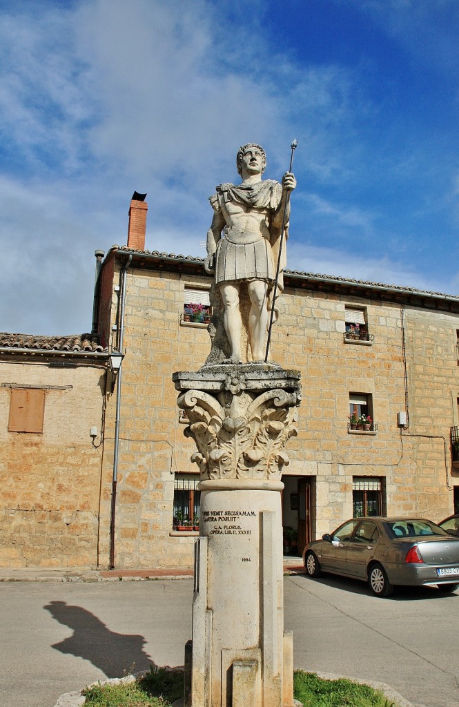 Foto: Estatua - Sasamón (Burgos), España