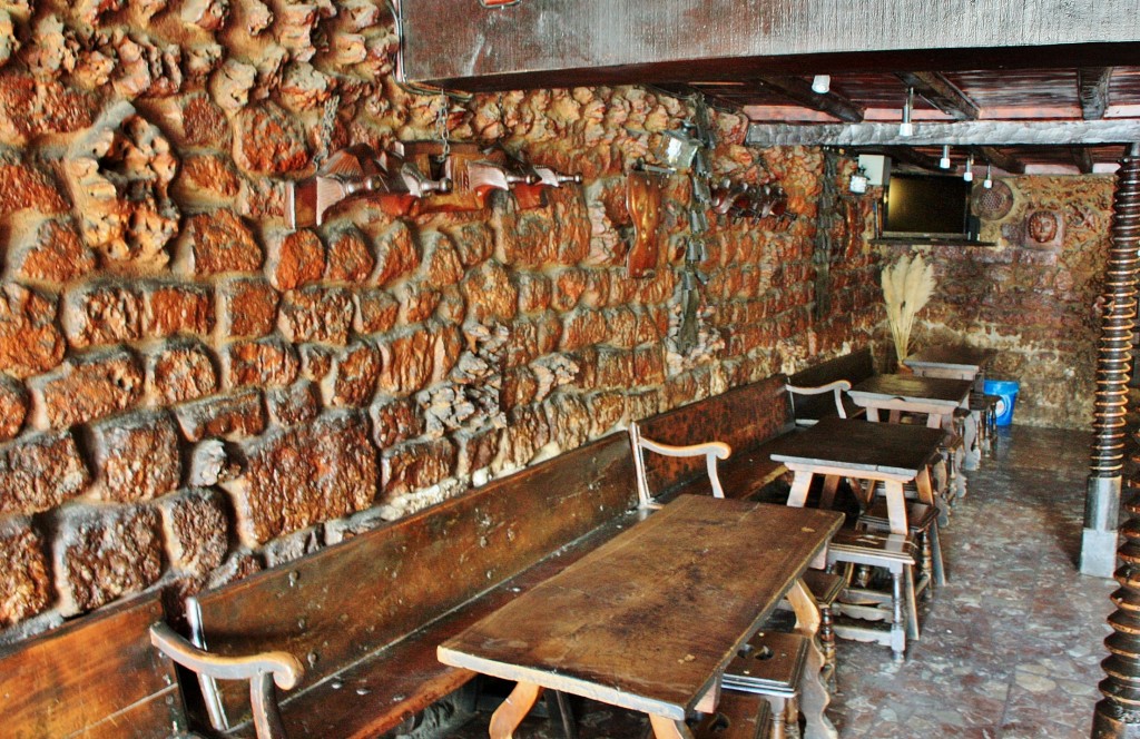 Foto: Interior de un bar - Sasamón (Burgos), España