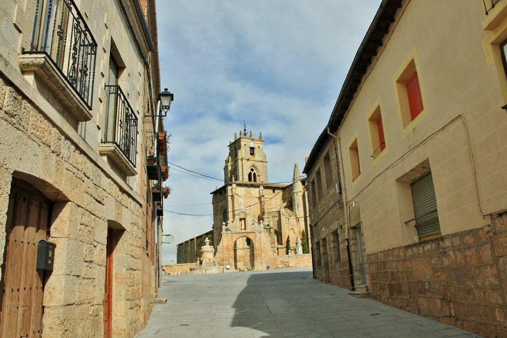 Foto: Vista del pueblo - Sasamón (Burgos), España