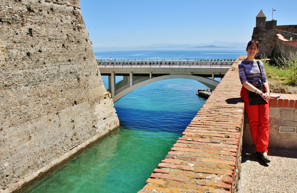 Foto: Murallas reales y foso - Ceuta, España