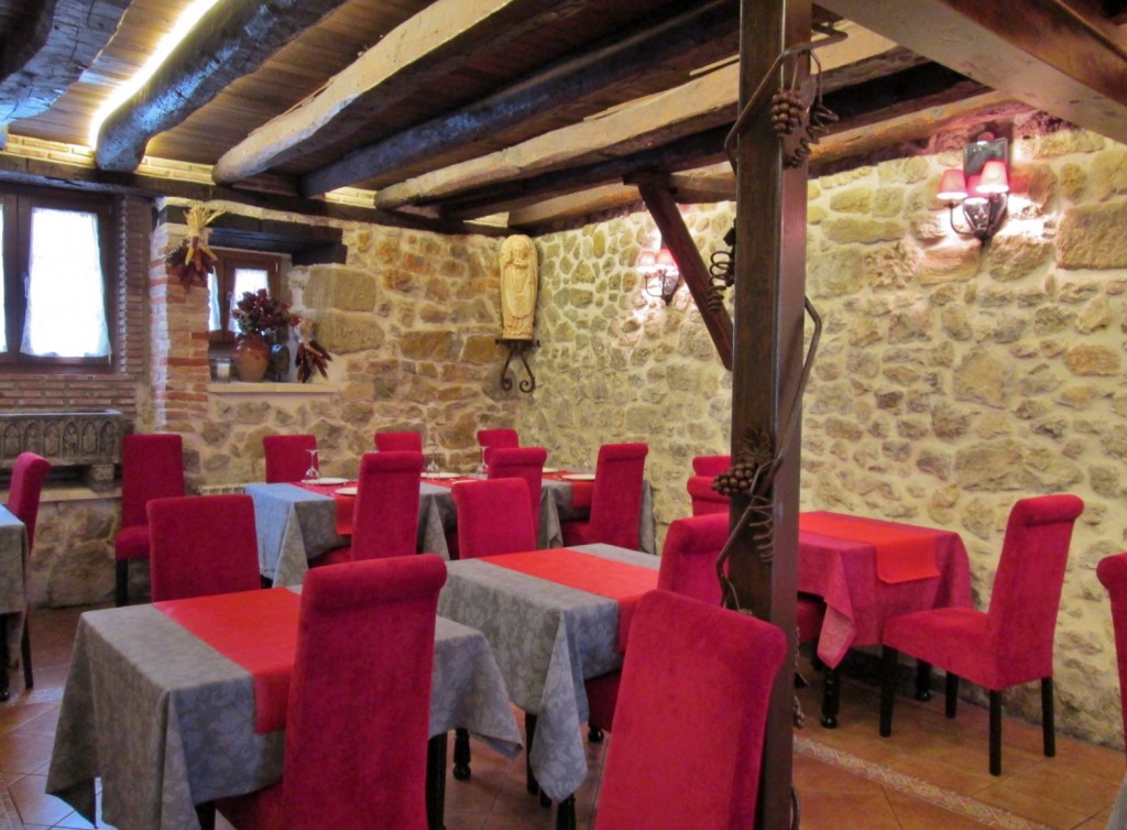 Foto: Interior de un establecimiento - Oña (Burgos), España