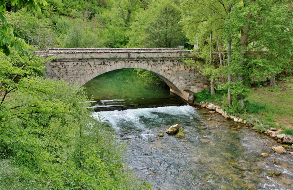 Foto: Puente sobre el rio Rudrón - Valdelateja (Burgos), España