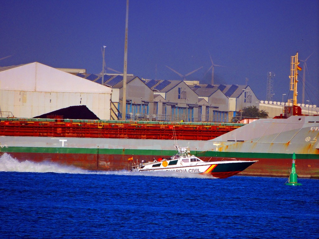 Foto: Persecución en la Bahía - Cádiz (Andalucía), España