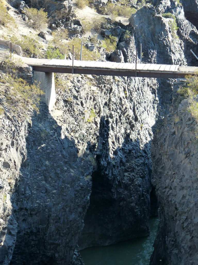 Foto: La Payunia. Río Grande. La Pasarela. - Malargüe (Mendoza), Argentina