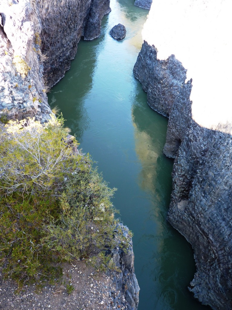 Foto: La Payunia. Río Grande. La Pasarela. - Malargüe (Mendoza), Argentina