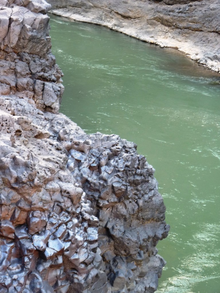 Foto: La Payunia. Río Grande. La Pasarela. - Malargüe (Mendoza), Argentina