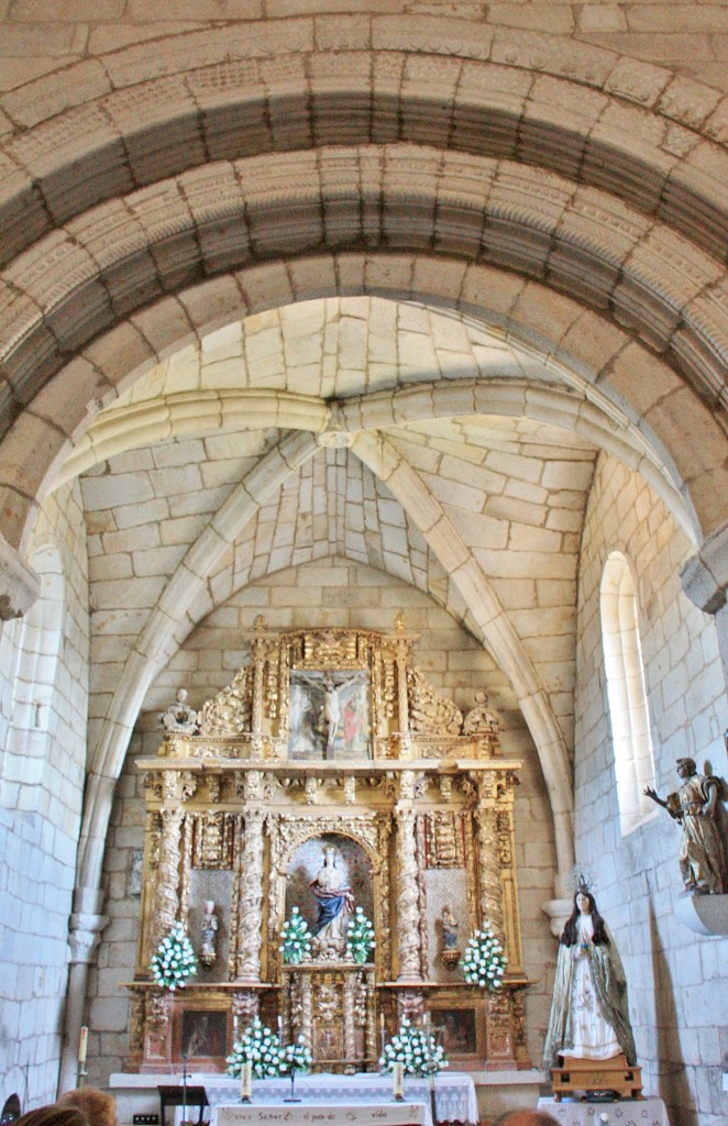 Foto: Iglesia de la fortaleza - Monterrey (Ourense), España