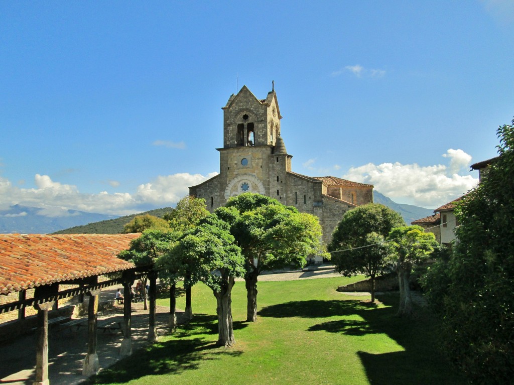 Foto: Iglesia de San Vicente - Frias (Burgos), España