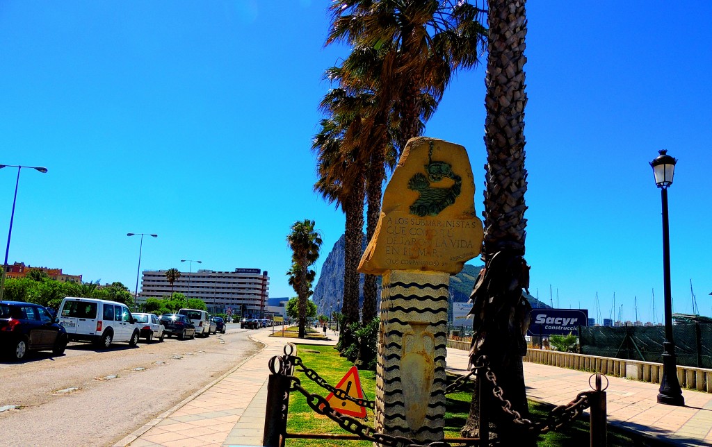 Foto: A los Submarinistas - La Línea de la Concepción (Cádiz), España