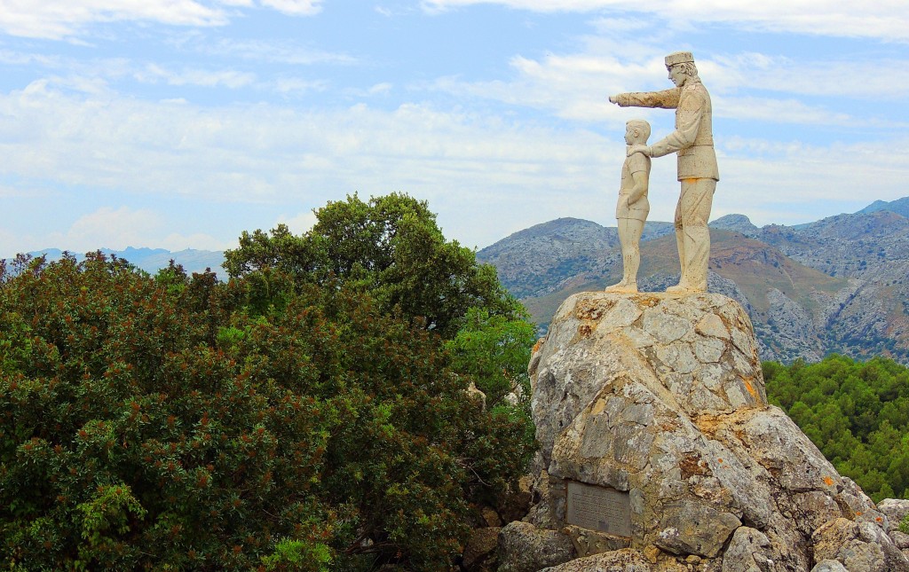 Foto: Monumento a la Guardería Forestal - El Burgo (Málaga), España