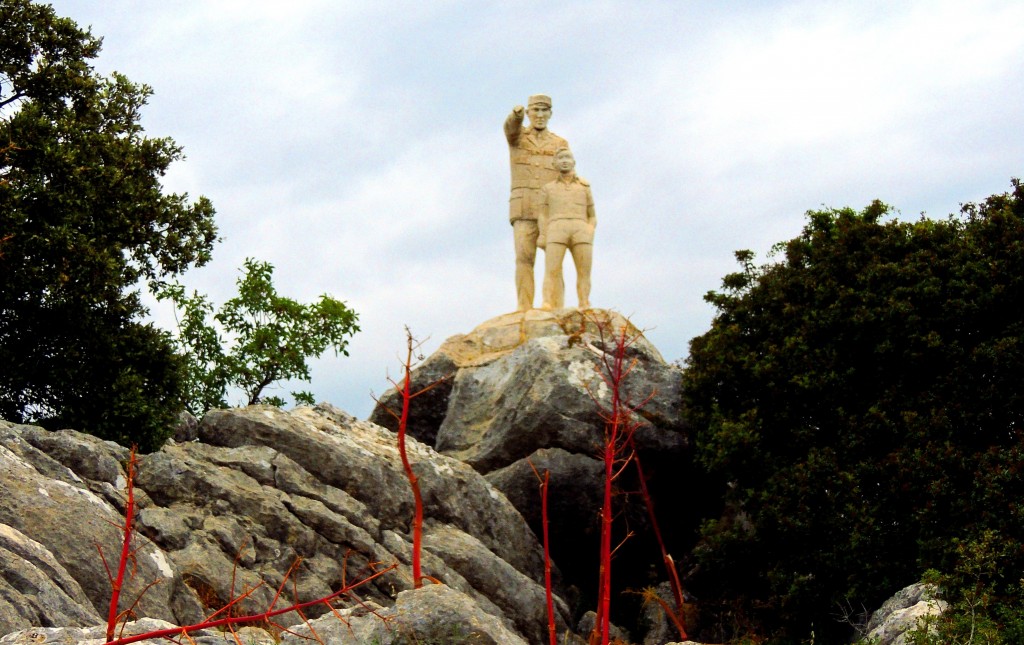 Foto: Monumento a la Guardería Forestal - El Burgo (Málaga), España