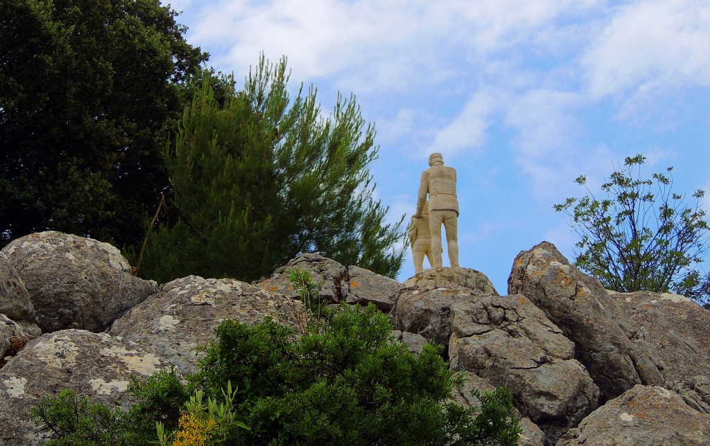 Foto: Monumento a la Guardería Forestal - El Burgo (Málaga), España