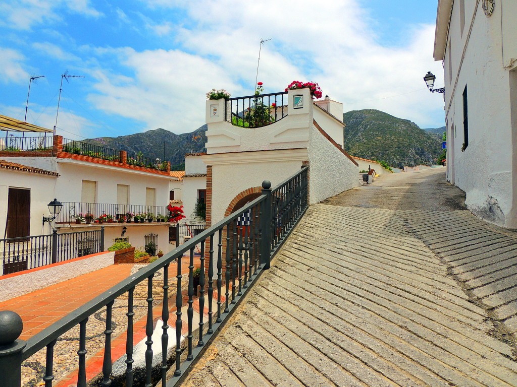 Foto: Calle Calvario - Istán (Málaga), España