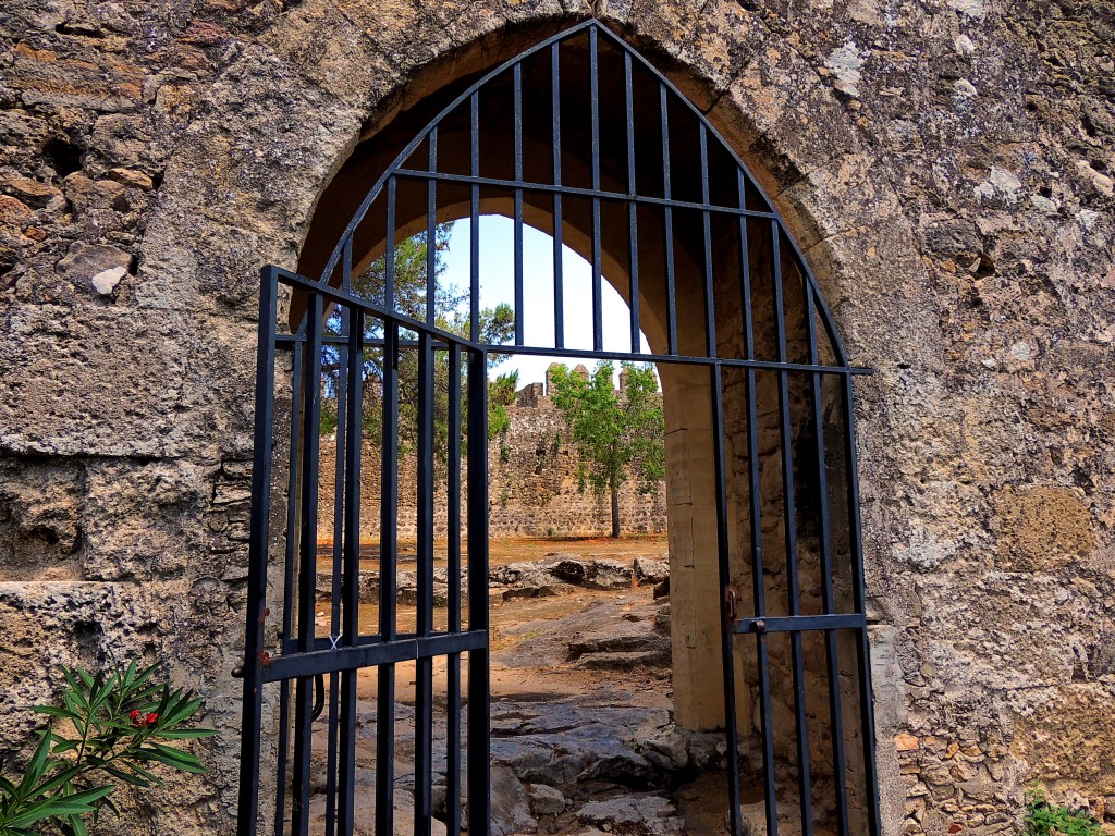 Foto: Puerta del Castillo de las Aguzaderas - El Coronil (Sevilla), España