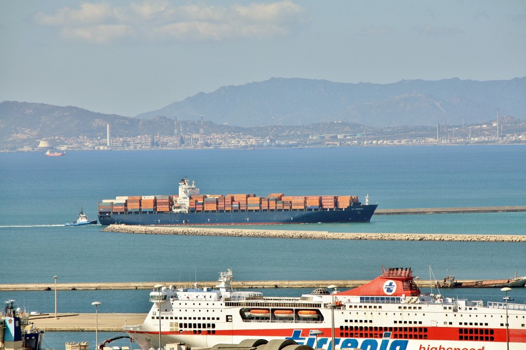 Foto: Vista del puerto - Cagliari (Sardinia), Italia