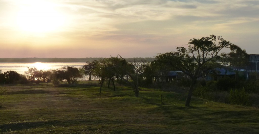 Foto: Puesta de sol sobre el Paraná - La Paz (Entre Ríos), Argentina