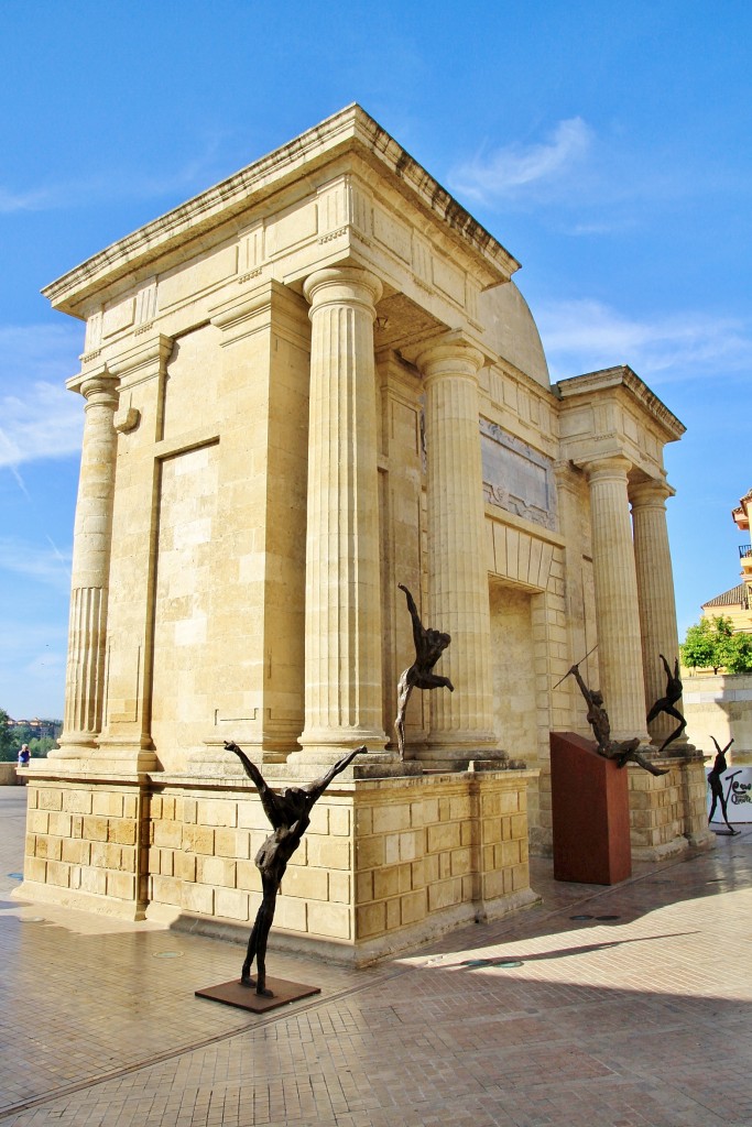 Foto: Puerta del puente - Córdoba (Andalucía), España