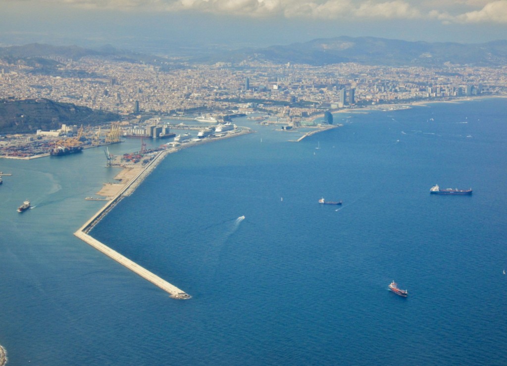 Foto: Volando sobre el puerto - Barcelona (Cataluña), España