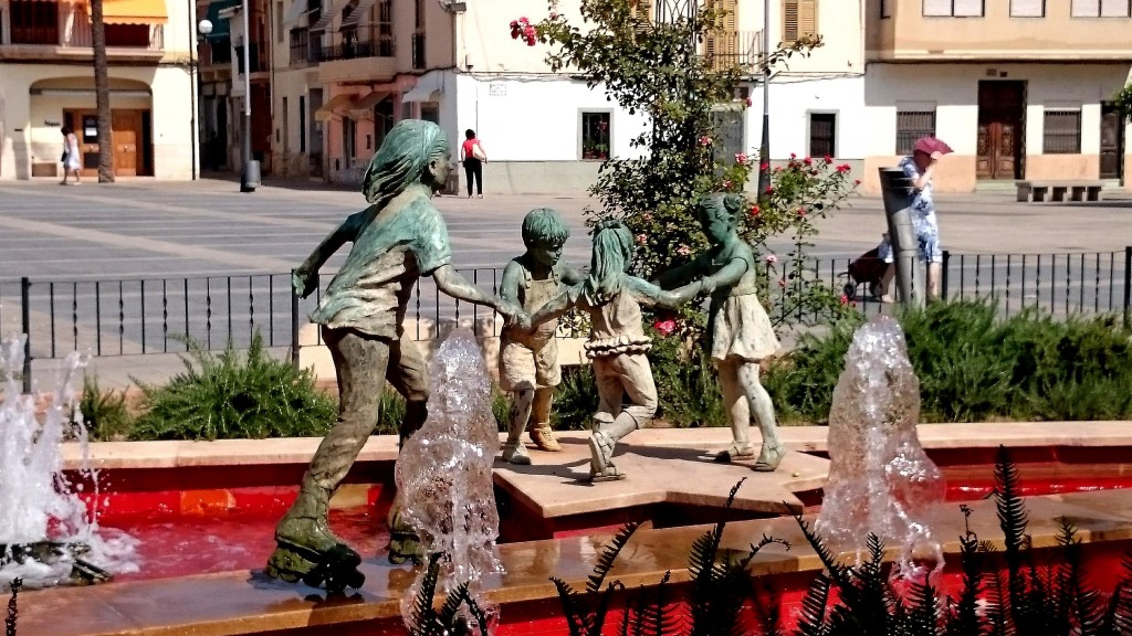 Foto: Figuras en bronce - Almassera (València), España