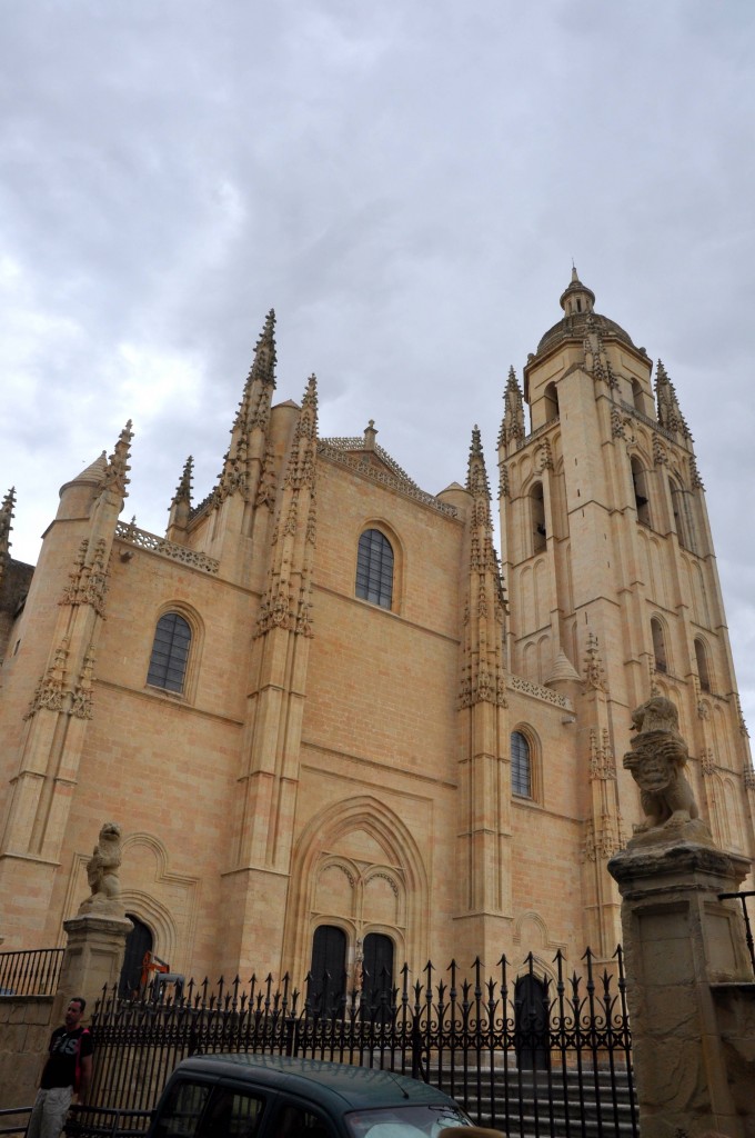 Foto: Iglesia y campanario - Segovia (Castilla y León), España