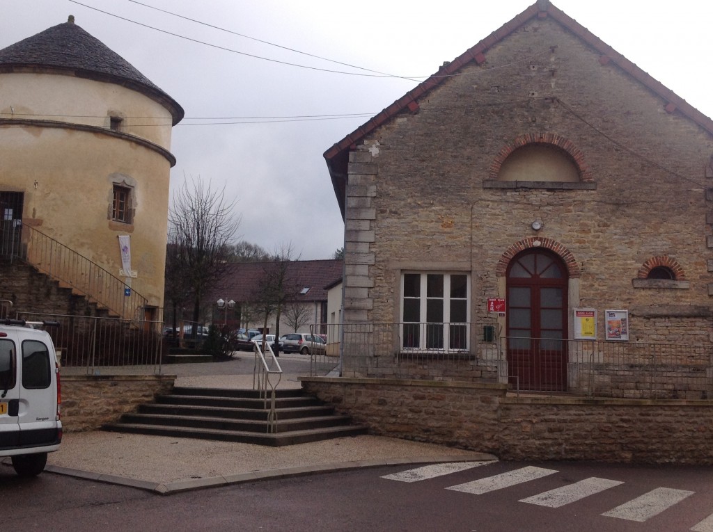 Foto de Poully En Auxiois, Francia