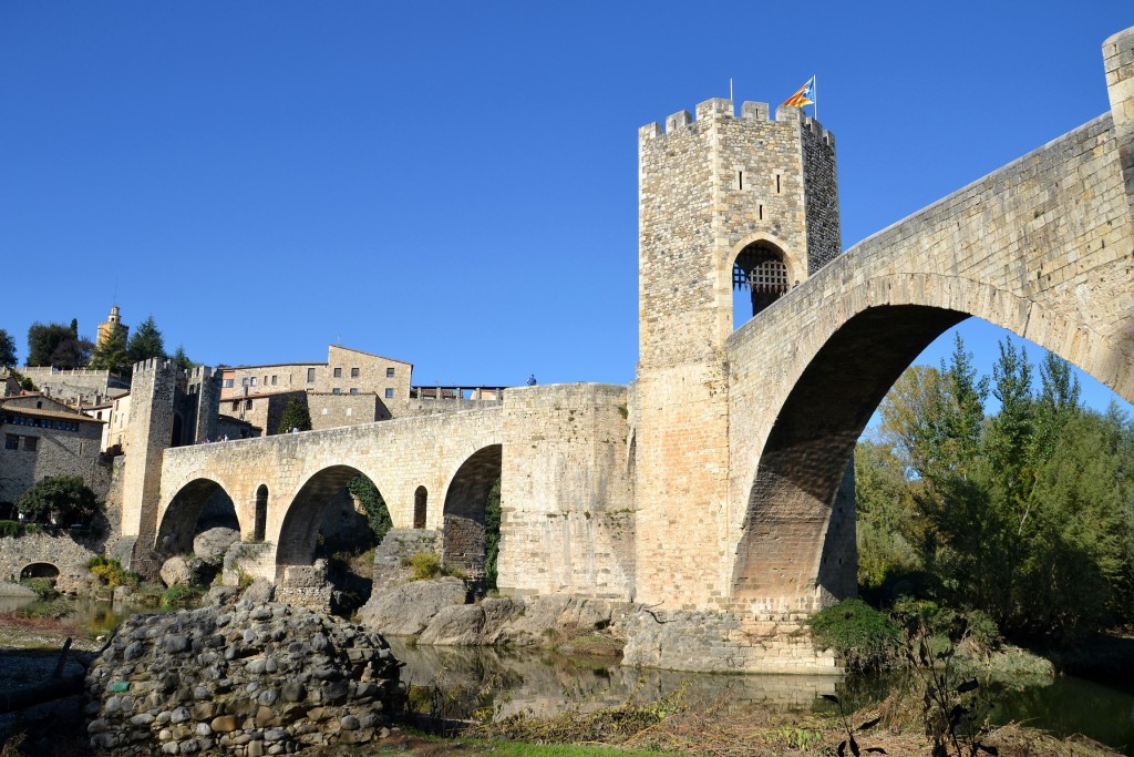 Foto: Pont de Besalú - Besalú (Girona), España