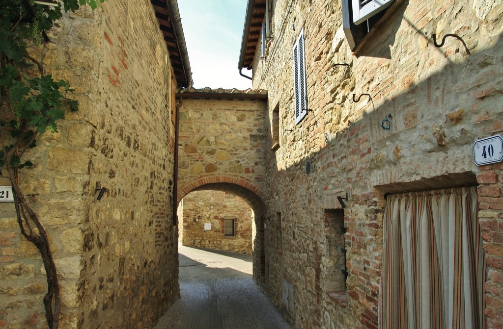 Foto: Interior de la muralla - Murlo (Tuscany), Italia