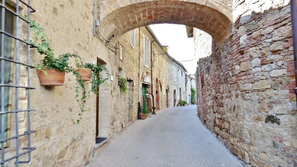 Foto: Interior de la muralla - Murlo (Tuscany), Italia