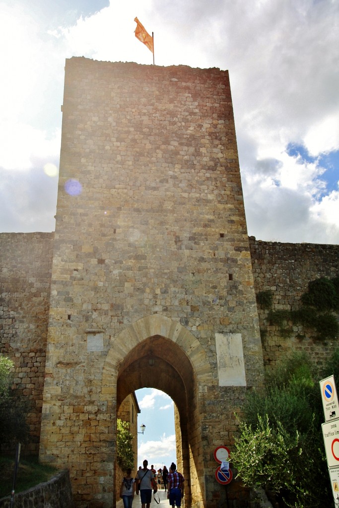 Foto: Puerta de la muralla - Monteriggioni (Tuscany), Italia