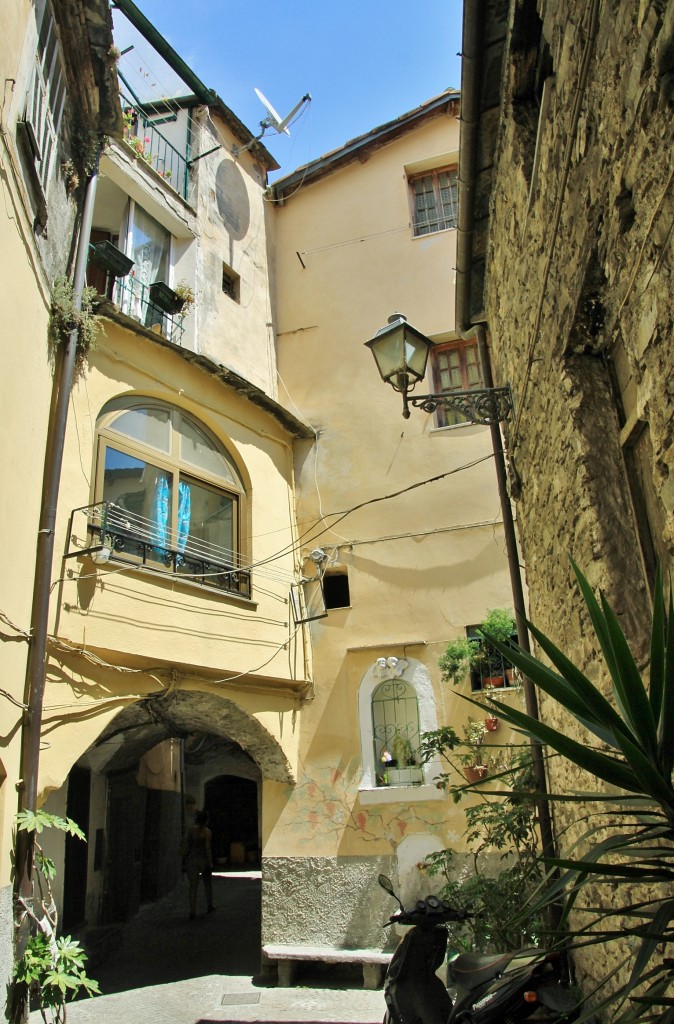 Foto: Centro histórico - Badalucco (Liguria), Italia