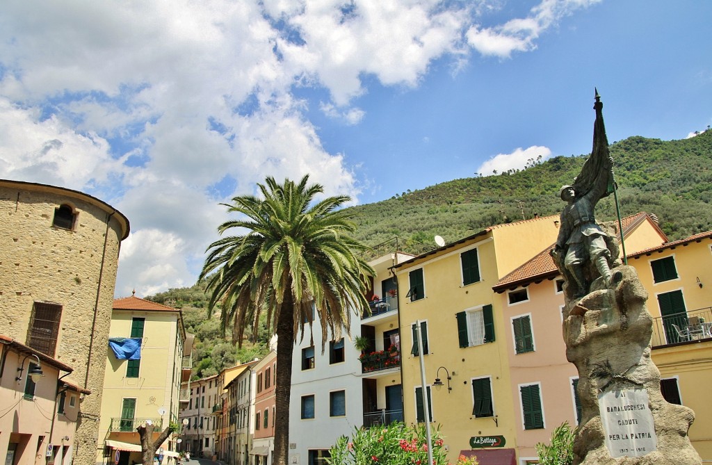 Foto: Centro histórico - Badalucco (Liguria), Italia