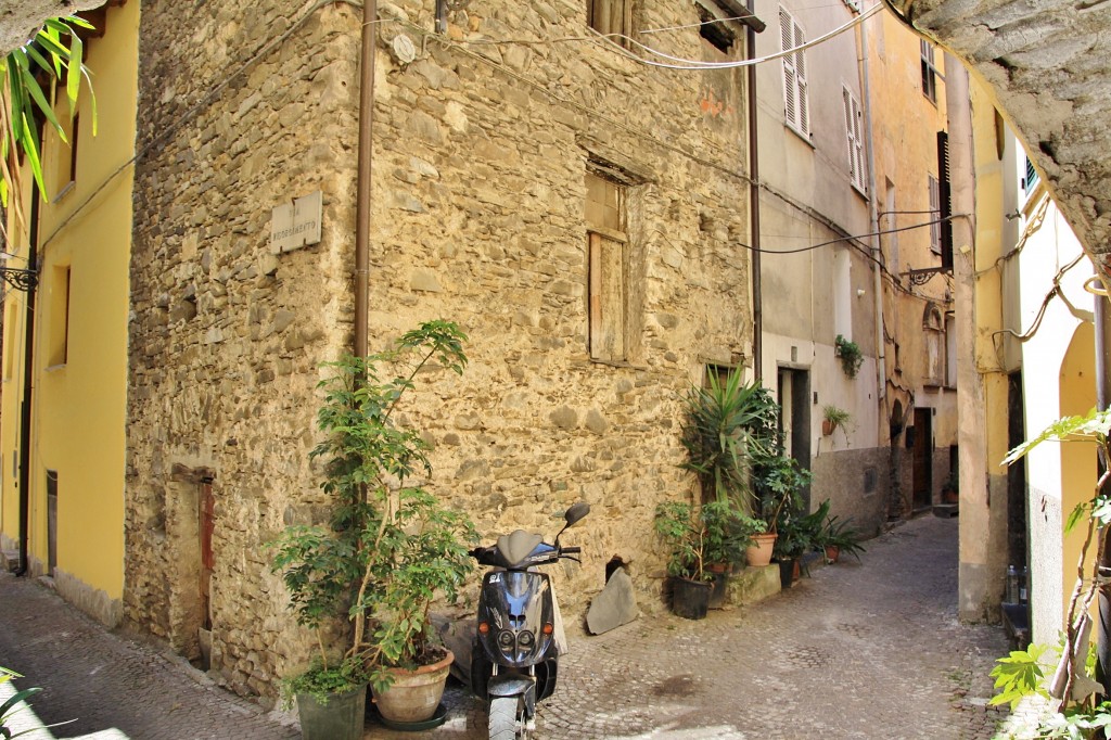 Foto: Centro histórico - Badalucco (Liguria), Italia