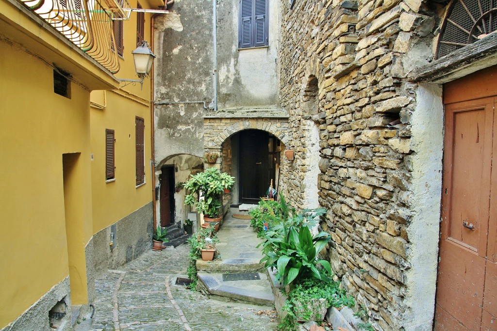 Foto: Centro histórico - Badalucco (Liguria), Italia