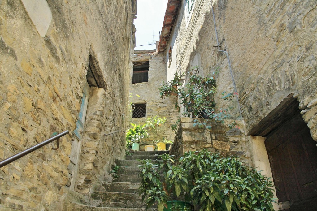 Foto: Centro histórico - Badalucco (Liguria), Italia