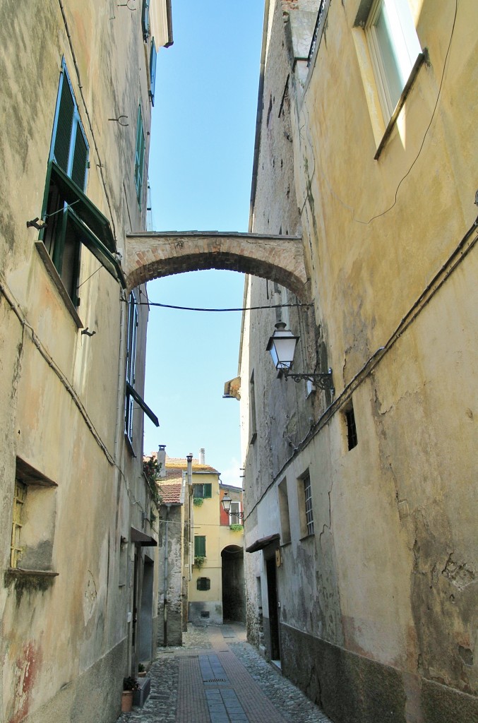 Foto: Centro histórico - Albenga (Liguria), Italia