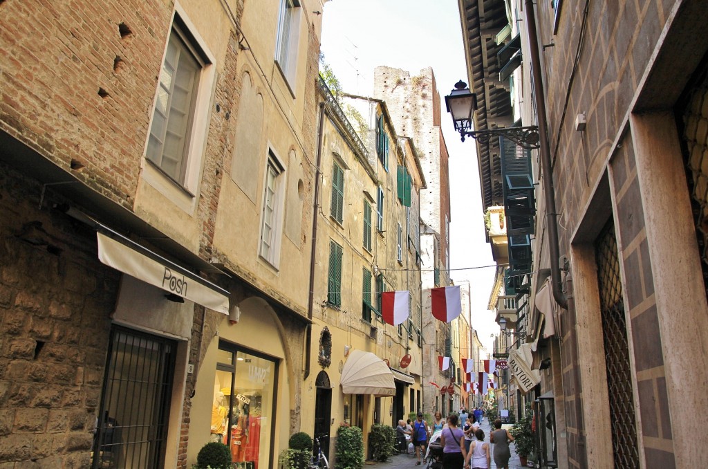 Foto: Centro histórico - Albenga (Liguria), Italia